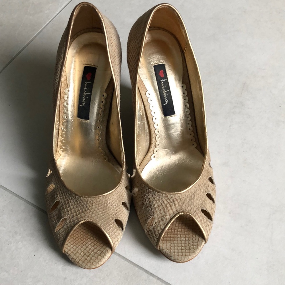 LuiChiny w Eyelet detailed sandals. size 7